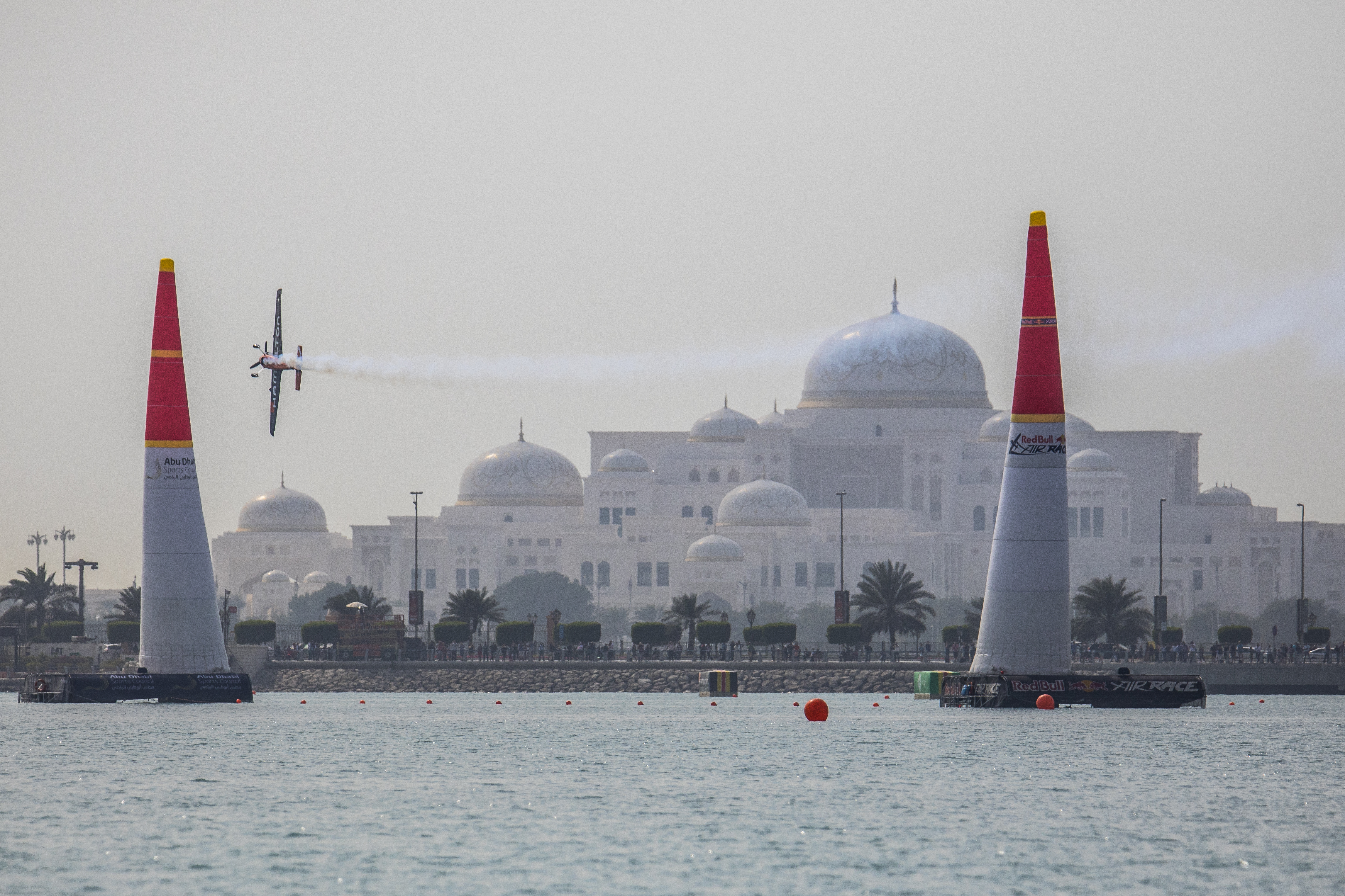 Red Bull Air Race 2017 Abu Dhabi - P-20170211-00428 - Daniel Grund Red Bull Content Pool_Original_16450 - Lugaro - Vancouver & Victoria