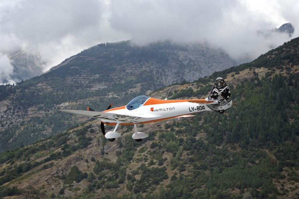 Electric Plane: Successful launch of the Hamilton aEro  electric aircraft