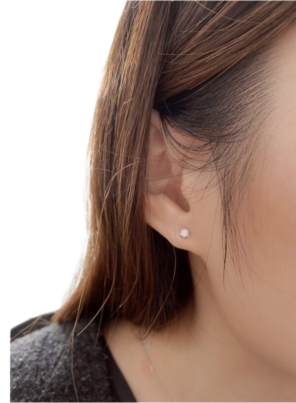 0.30 Carat TW Canadian Diamond Studs Earrings in Yellow Gold - Image 2