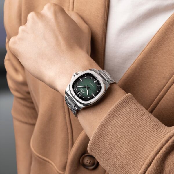MIDO Multifort TV Big Date M049.526.11.091.00 PRE-ORDER