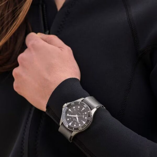 Hamilton Khaki Navy Scuba Quartz 37 mm H82211981