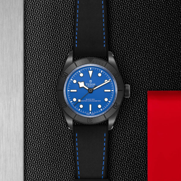 m79210cnu-0007_flatlay-std
