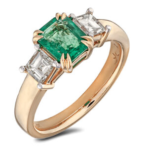 emerald-and-princess-cut-canadian-diamond-trilogy-ring-in-18k-yellow-gold