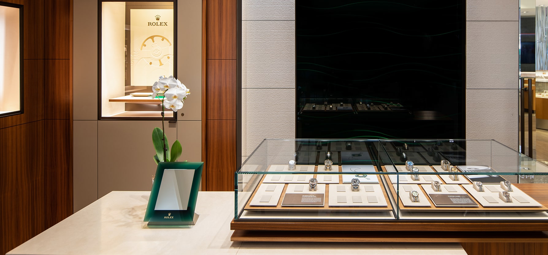 lugaro-showroom-dining-1-min