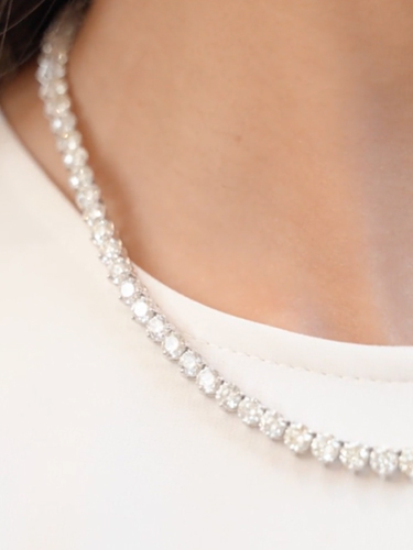 Pendants & necklaces