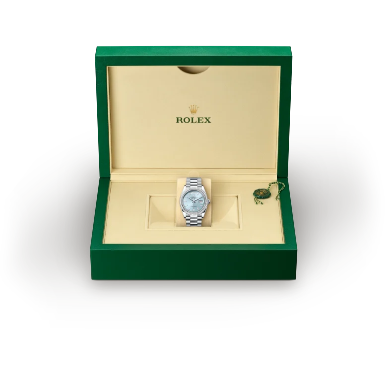 https://www.lugaro.com/wp-content/uploads/rolex-v7/watch_assets/watches_assets_inbox/mobile/m128396tbr-0003_presentation-box.webp