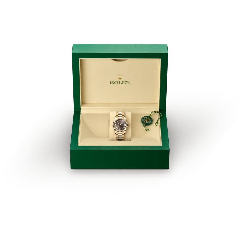 https://www.lugaro.com/wp-content/uploads/rolex-v7/watch_assets/watches_assets_inbox/mobile/m278278-0032_presentation-box.webp